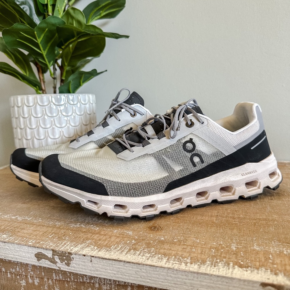 On Cloudvista Low Top Trail Sneakers | 10.5